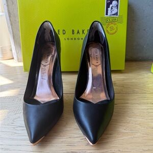 Ted Baker Black Pointed-Toe Heels Sleek Silhouette